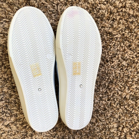 Frozen shoes - Picture 2 of 2